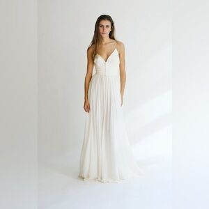 NWT- LEANNE MARSHALL Elegant Ivory maxi Dress Size: 0